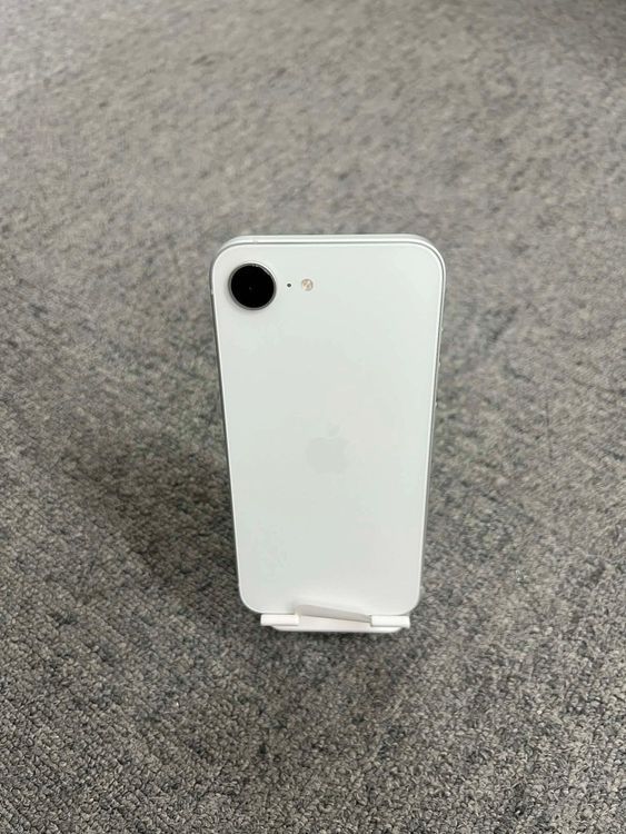 ���� Ʊ�� iPhone 16e �ۥ磻�� 128GB