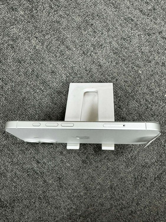 ���� Ʊ�͡�iPhone 16 White 128GB�����̥����롦03/24��03/31