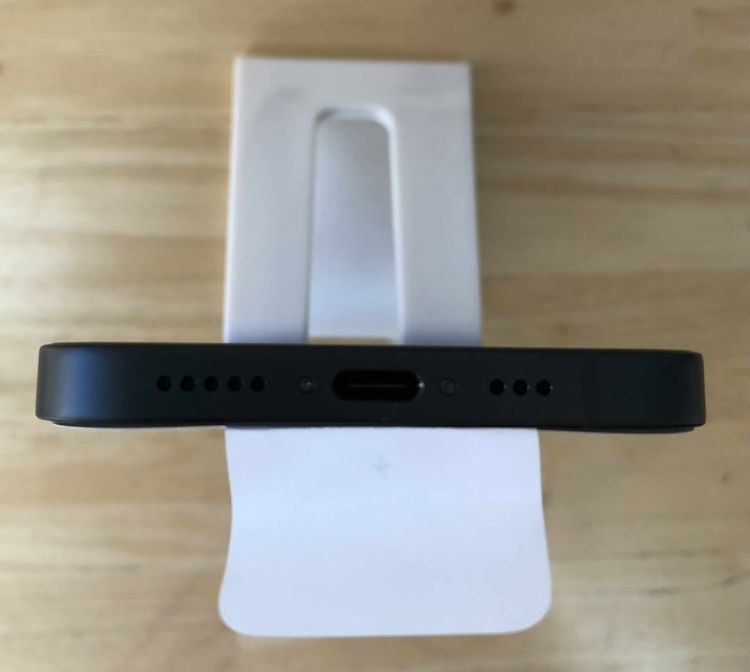   iPhone 16e ֥å 256GB