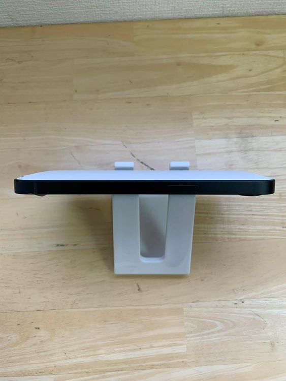 ���� ���� iPhone 16e �֥�å� 128GB