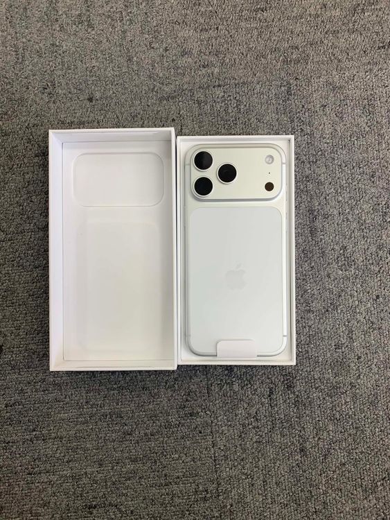 ����̤���� iPhone 17 Pro Max 256GB Silver