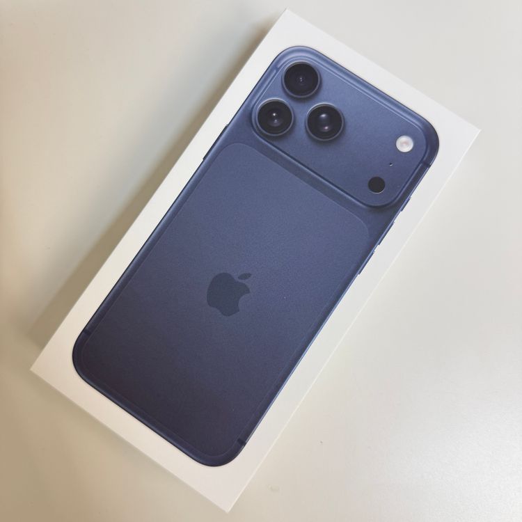 ��̤�����ʡ�¨��ȯ�� iPhone 17ProMax 256GB �֥롼SIM�ե꡼