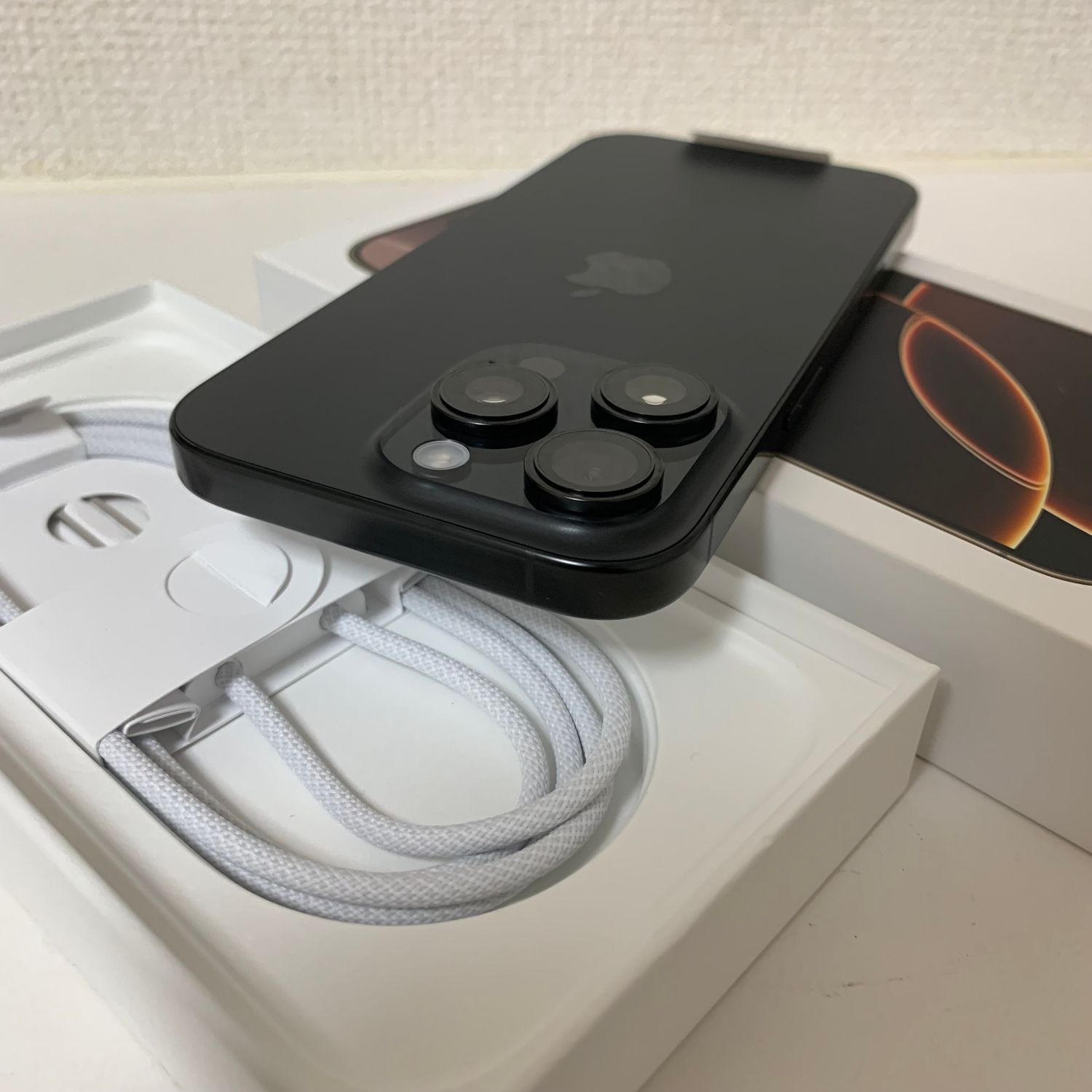 ムスビー｜【新品、未使用】iPhone 16Pro 256GB ブラック Apple