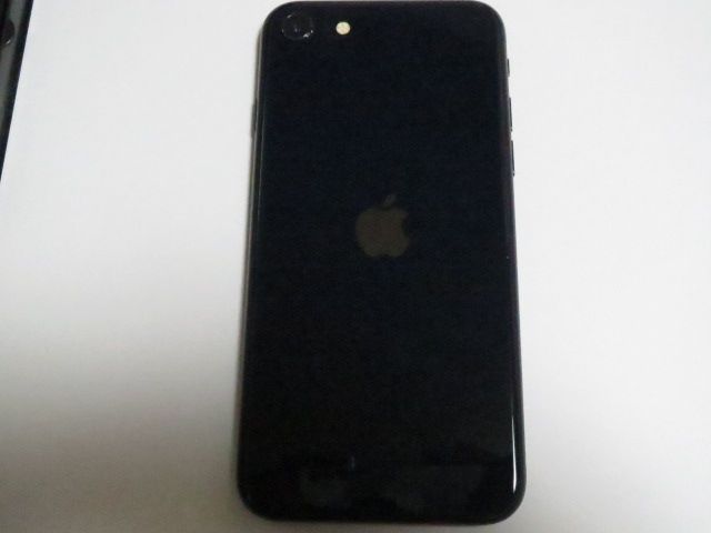 iPhoneSE ��3���� 64GB���֥�å����������¡���SIM�ե꡼���Хåƥ꡼����85%