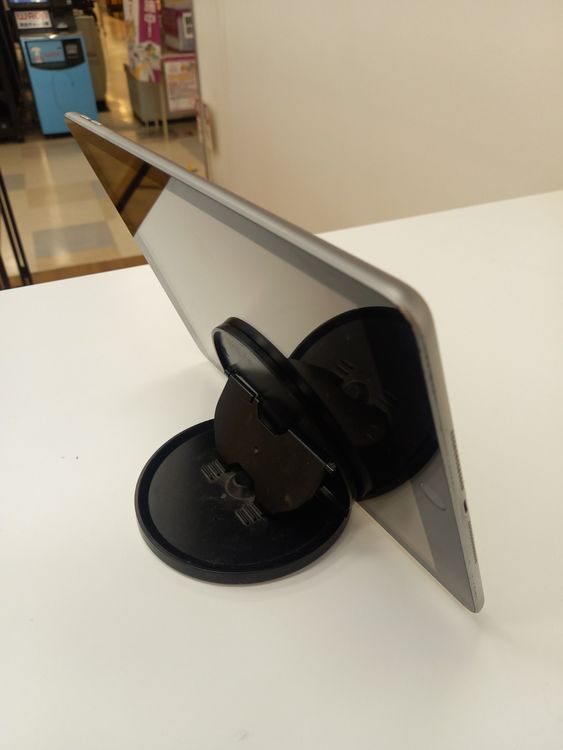 iPad��ϻ���� 128GB ���ڡ������쥤 Wi-Fi��ǥ�