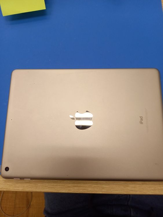 iPad��ϻ���� 128GB ���ڡ������쥤 Wi-Fi��ǥ�