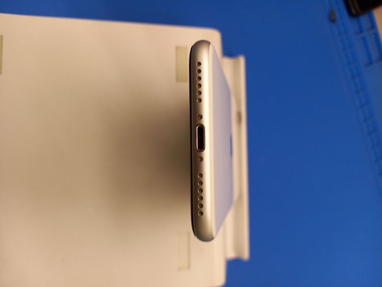 �ڽ���Ź�����ѡ�iPhoneSE2 64GB �ۥ磻�� SIM���å�����Ѥ�