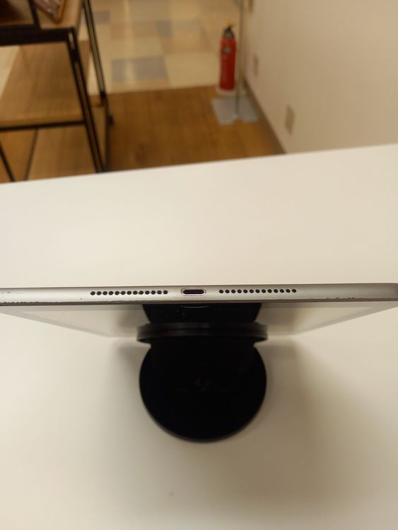 iPad��ϻ���� 128GB ���ڡ������쥤 Wi-Fi��ǥ�