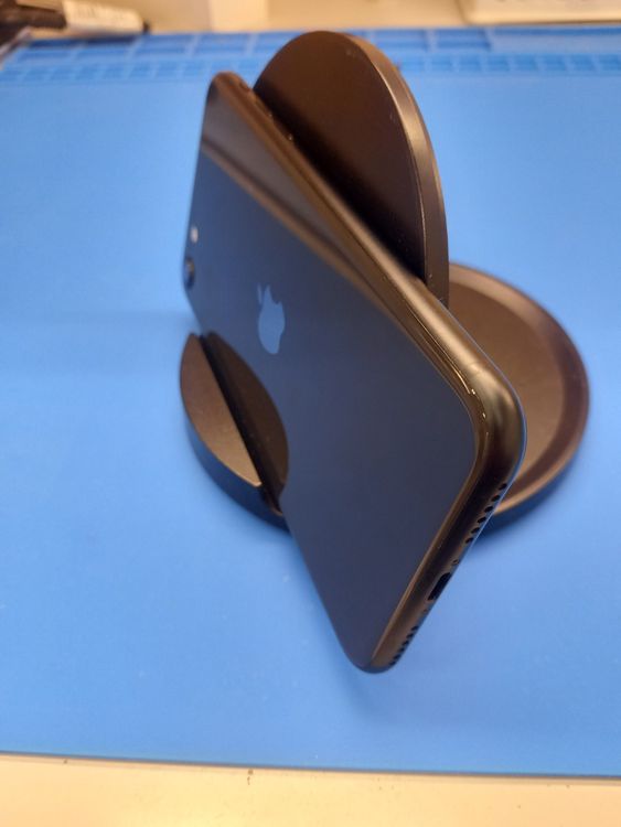 �ڽ���Ź���ݺѤߡ�iPhoneSE��������64GB  �֥�å���SIM���å�����Ѥ�