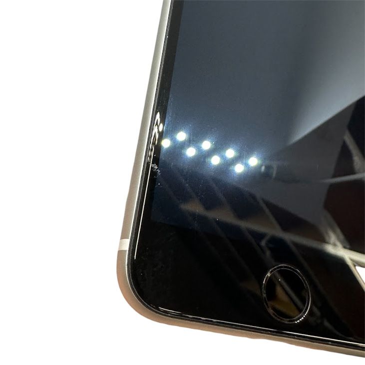 �ڥХåƥ꡼83%��iPhone��SE����2�����64GB���ۥ磻�ȡ�SIM�ե꡼��au��