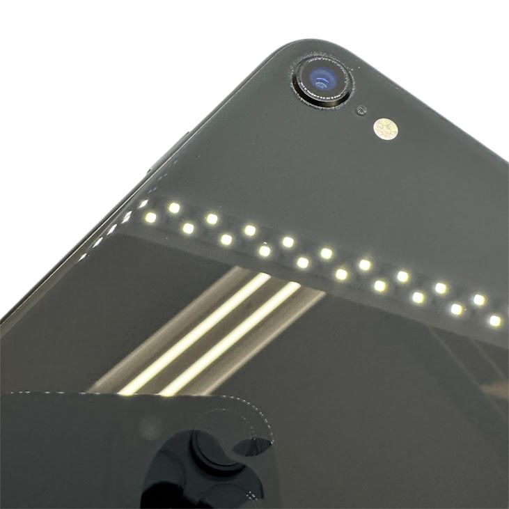 �ڥХåƥ꡼88%��iPhone��SE����2�����64GB���֥�å���SIM�ե꡼��au��