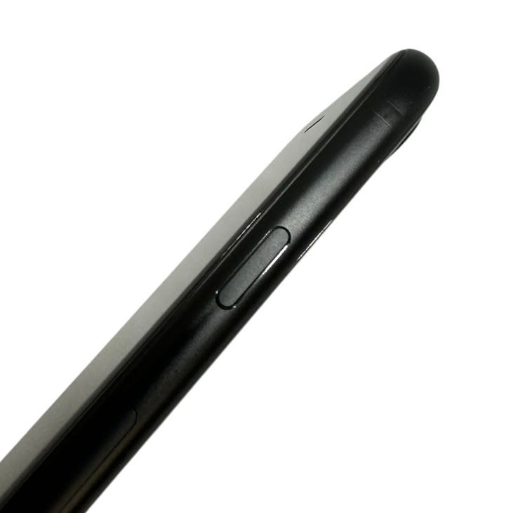 �ڥХåƥ꡼92%��iPhone��SE����2�����64GB���֥�å���SIM�ե꡼���ɥ�����