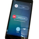 �ڥХåƥ꡼83%��iPhone��SE����2�����64GB���ۥ磻�ȡ�SIM�ե꡼��au��