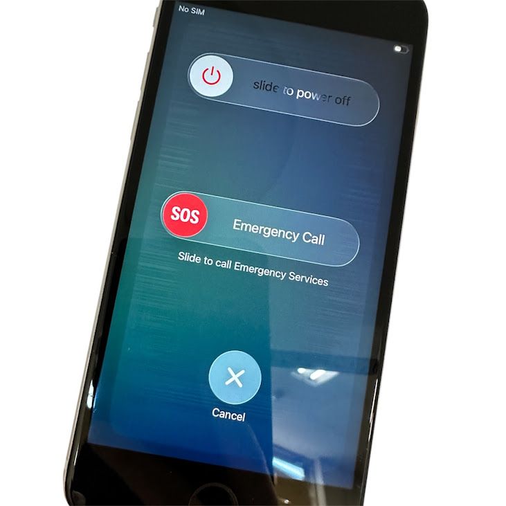 �ڥХåƥ꡼83%��iPhone��SE����2�����64GB���ۥ磻�ȡ�SIM�ե꡼��au��