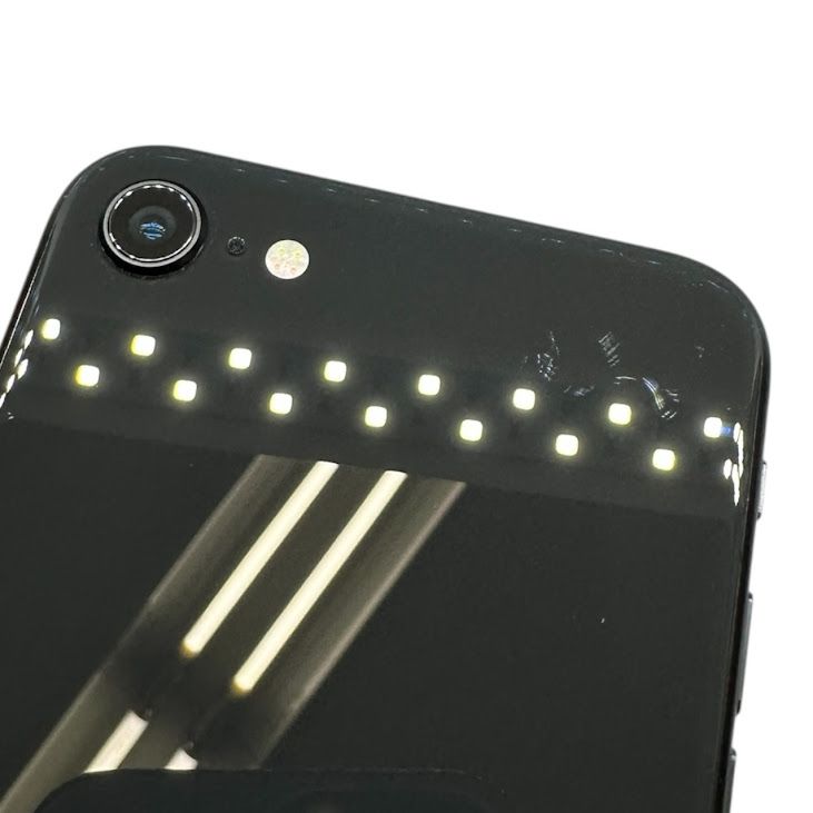 �ڥХåƥ꡼88%��iPhone��SE����2�����64GB���֥�å���SIM�ե꡼
