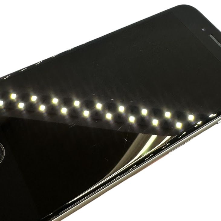 iPhone��SE����2�����64GB���ۥ磻�ȡ�SIM�ե꡼�����եȥХ���
