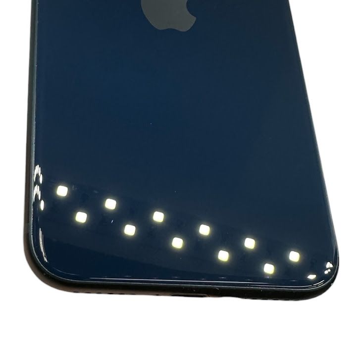 �ڥХåƥ꡼100%��iPhone��SE����3�����64GB���ߥåɥʥ��ȡ�SIM�ե꡼��au��
