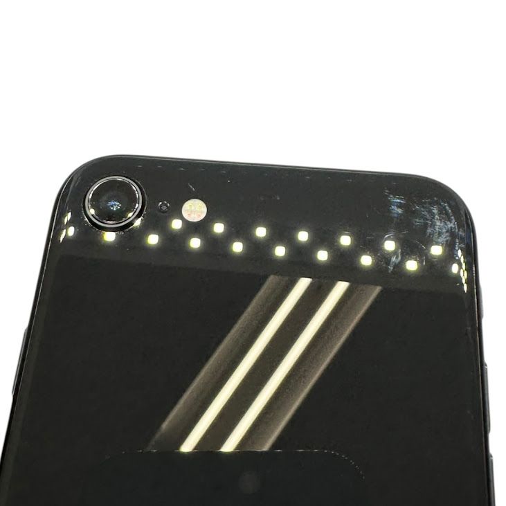 �ڥХåƥ꡼98%��iPhone��SE����2�����64GB���֥�å���SIM�ե꡼���ɥ�����