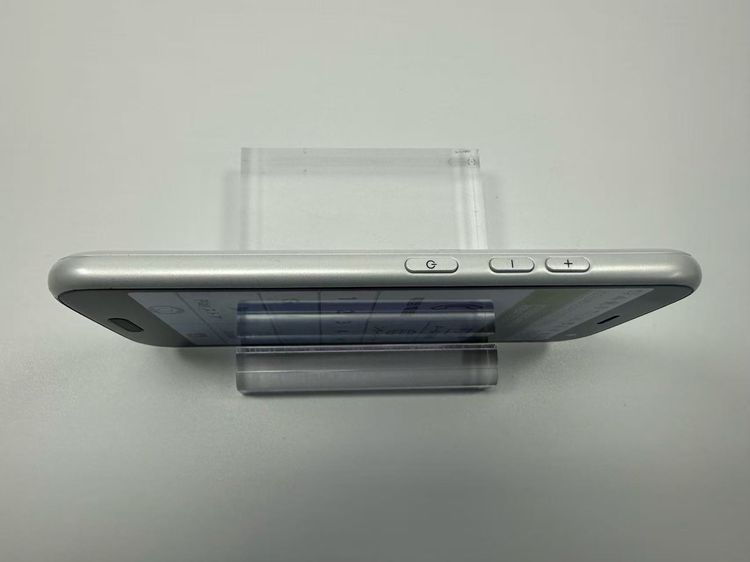 NTT docomo �餯�餯���ޡ��ȥե��� F-52B �ۥ磻��