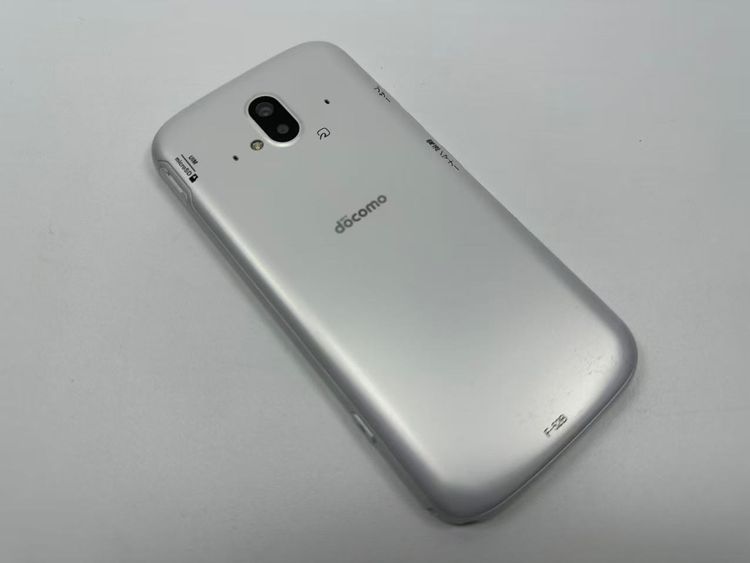 NTT docomo �餯�餯���ޡ��ȥե��� F-52B �ۥ磻��