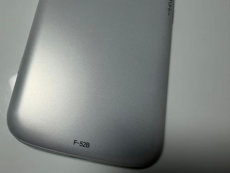 ���� NTT docomo �餯�餯���ޡ��ȥե��� F-52B �ۥ磻��