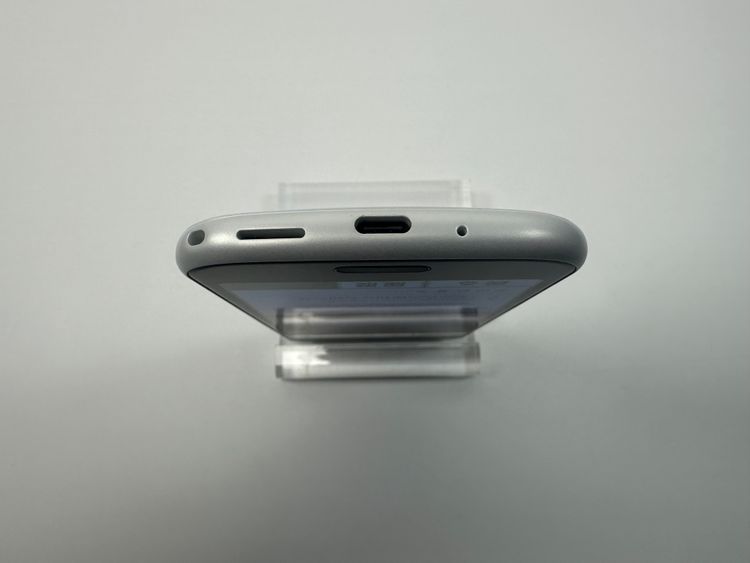 NTT docomo �餯�餯���ޡ��ȥե��� F-52B �ۥ磻��