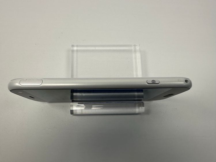 NTT docomo �餯�餯���ޡ��ȥե��� F-52B �ۥ磻��