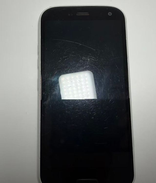 NTT docomo �餯�餯���ޡ��ȥե��� F-52B �ۥ磻��