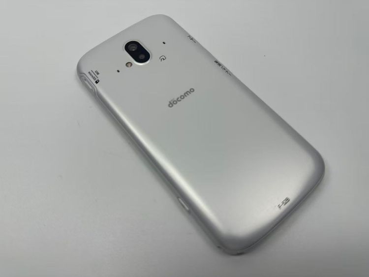 NTT docomo �餯�餯���ޡ��ȥե��� F-52B �ۥ磻��