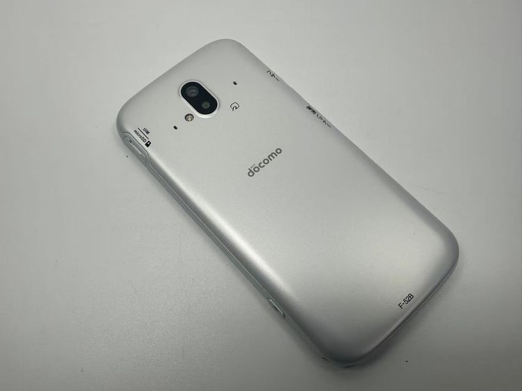 ���� NTT docomo �餯�餯���ޡ��ȥե��� F-52B �ۥ磻��