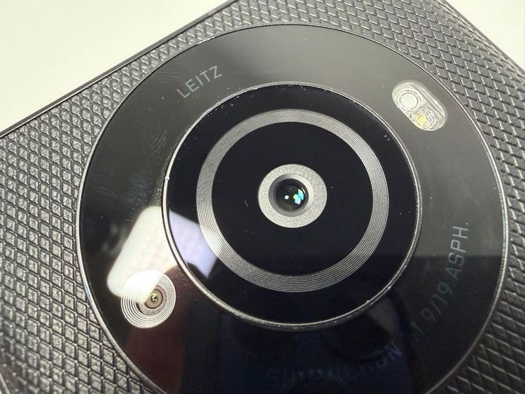 �������� Leitz phone 3 512GB SoftBank LP-03