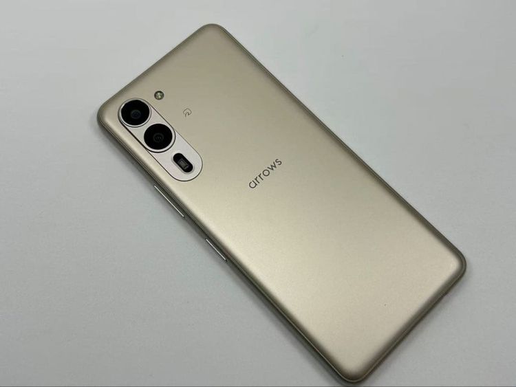 Arrows We2 Plus F-51E 256GB シャンパンシルバー