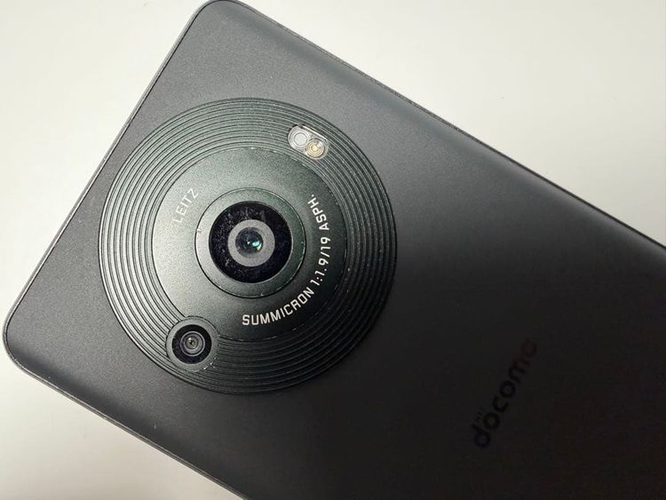 Aquos R8 pro docomo 256gb sim�ե꡼