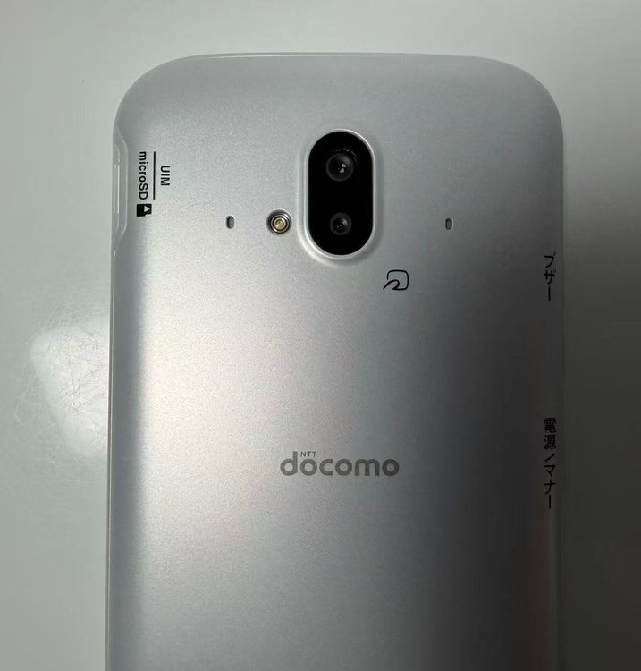 NTT docomo �餯�餯���ޡ��ȥե��� F-52B �ۥ磻��