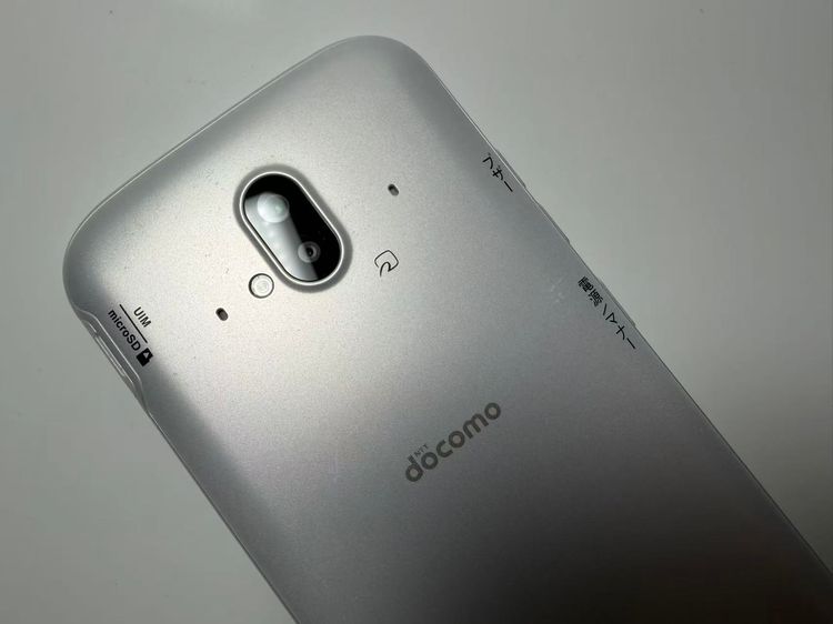 NTT docomo �餯�餯���ޡ��ȥե��� F-52B �ۥ磻��