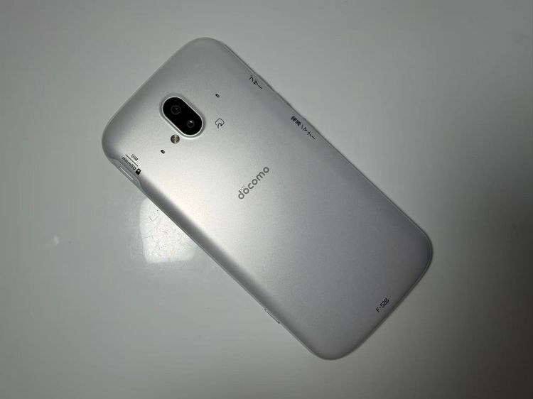 ���� NTT docomo �餯�餯���ޡ��ȥե��� F-52B �ۥ磻��