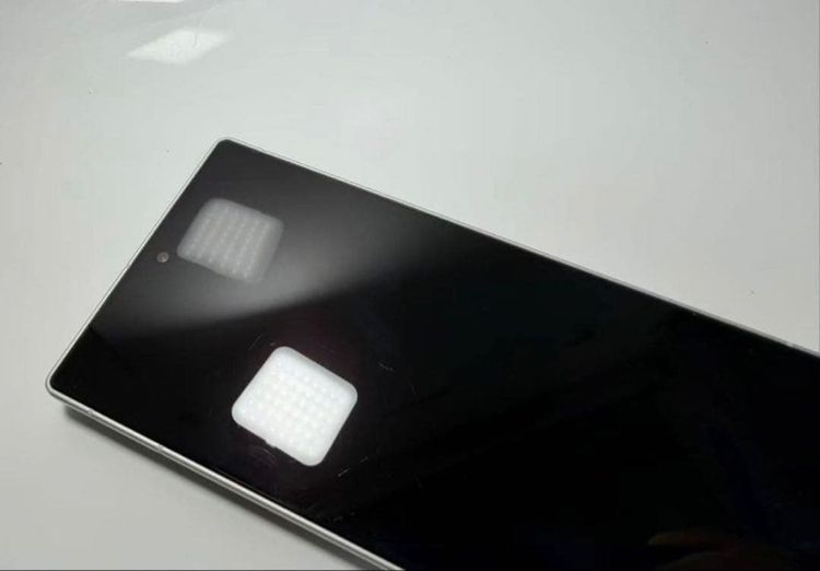 Aquos R9 docomo SH-51E �ۥ磻��