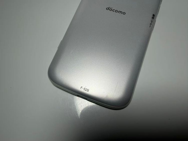 ���� NTT docomo �餯�餯���ޡ��ȥե��� F-52B �ۥ磻��