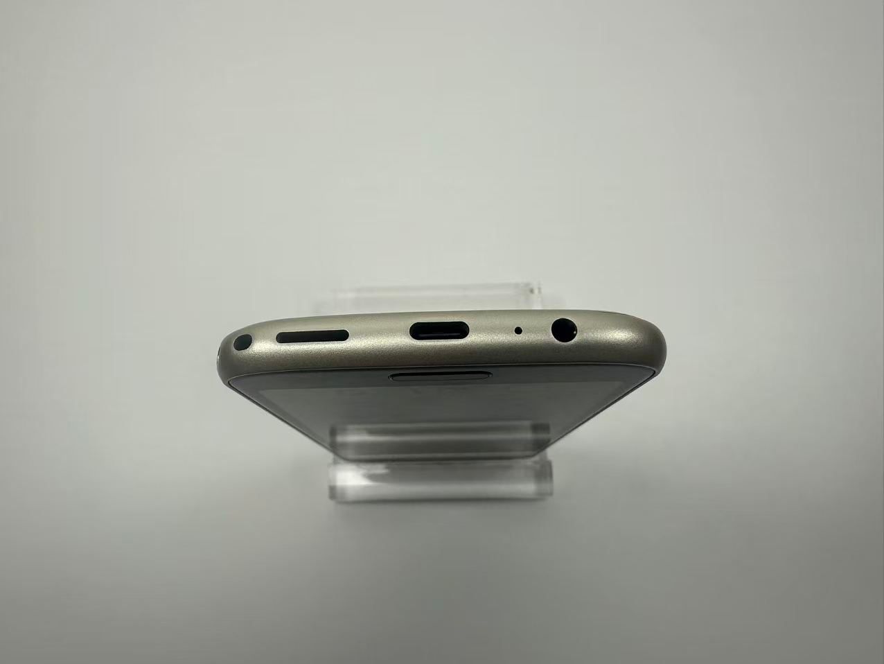 ムスビー｜新品同様 NTT docomo らくらくスマートフォン F-53E 