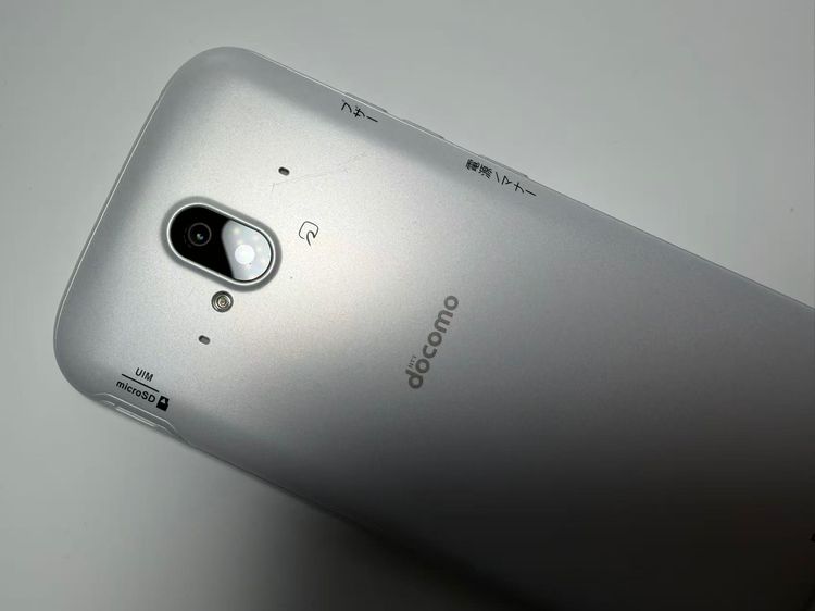 ���� NTT docomo �餯�餯���ޡ��ȥե��� F-52B �ۥ磻��