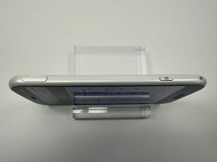 NTT docomo �餯�餯���ޡ��ȥե��� F-52B �ۥ磻��