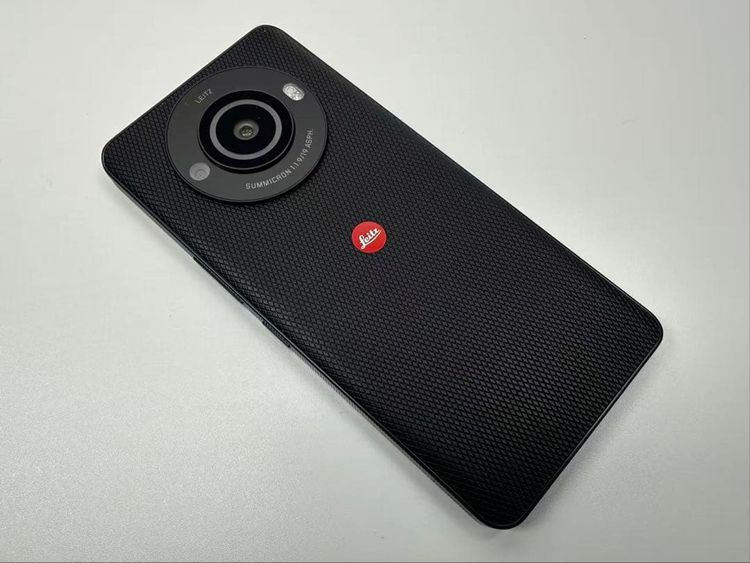 �������� Leitz phone 3 512GB SoftBank�� LP-03