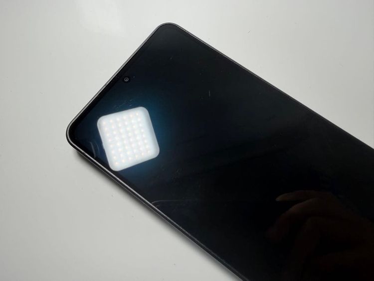 Aquos R8 pro docomo 256gb sim�ե꡼