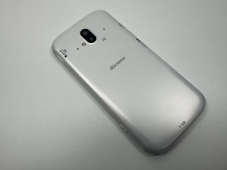 ���� NTT docomo �餯�餯���ޡ��ȥե��� F-52B �ۥ磻��