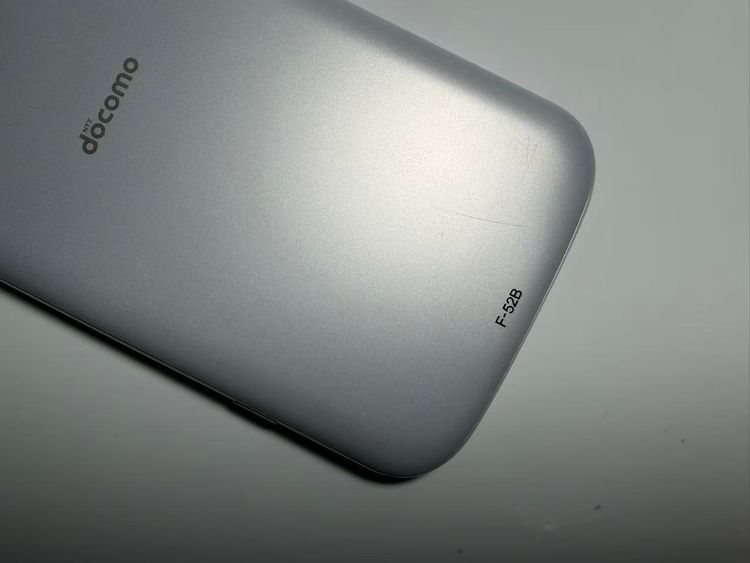 NTT docomo �餯�餯���ޡ��ȥե��� F-52B �ۥ磻��