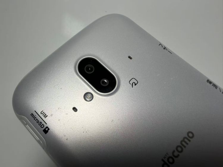 NTT docomo �餯�餯���ޡ��ȥե��� F-52B �ۥ磻��