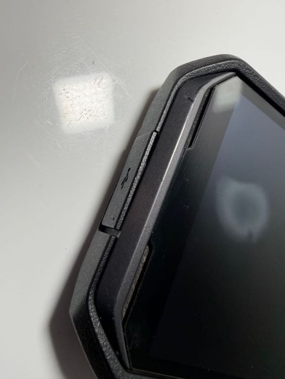 ������ TORQUE G06 KYG03 au �� 128GB