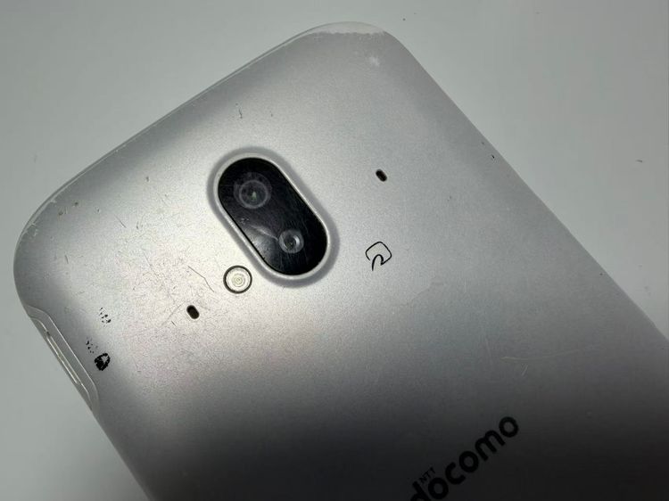 NTT docomo �餯�餯���ޡ��ȥե��� F-52B �ۥ磻��