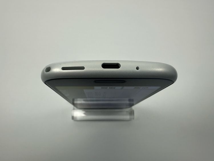 NTT docomo �餯�餯���ޡ��ȥե��� F-52B �ۥ磻��