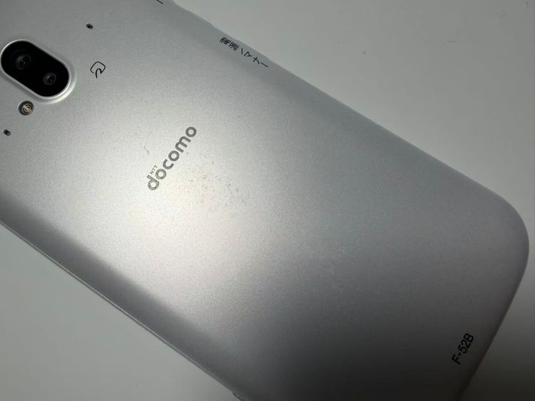NTT docomo �餯�餯���ޡ��ȥե��� F-52B �ۥ磻��